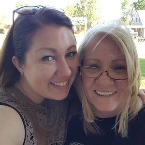 Meet your Poshers, Donna & Ashley!